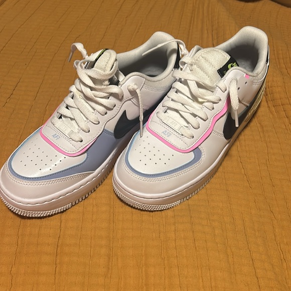 Women’s Size 9 Nike Air Forces. - Picture 2 of 4